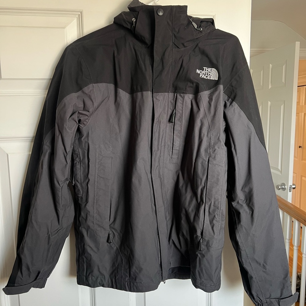 The North Face Men’s Gray Zip-Up Jacket Shell in size Small